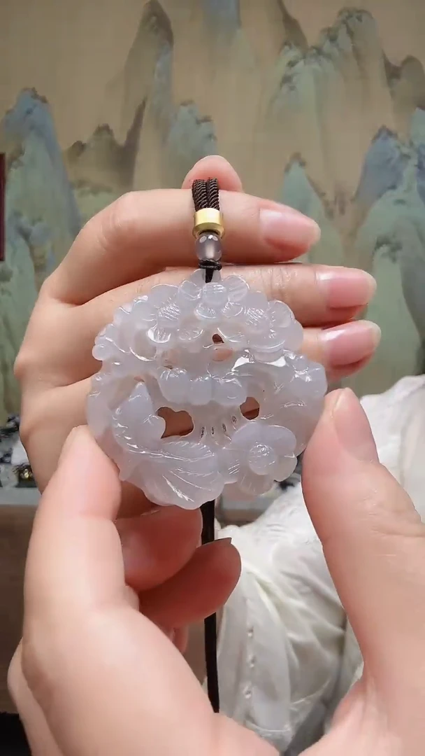 和田玉未镶嵌颈饰.