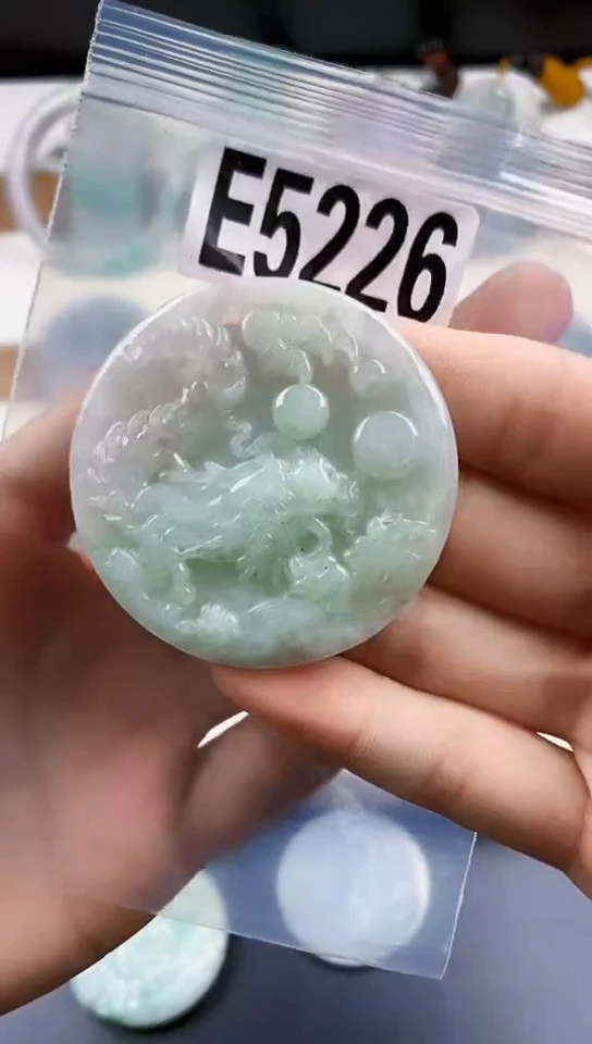 颈饰未镶嵌翡翠天然翡翠吊坠挂件