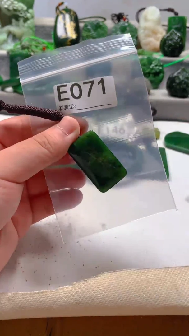 和田玉未镶嵌珠宝半成品1