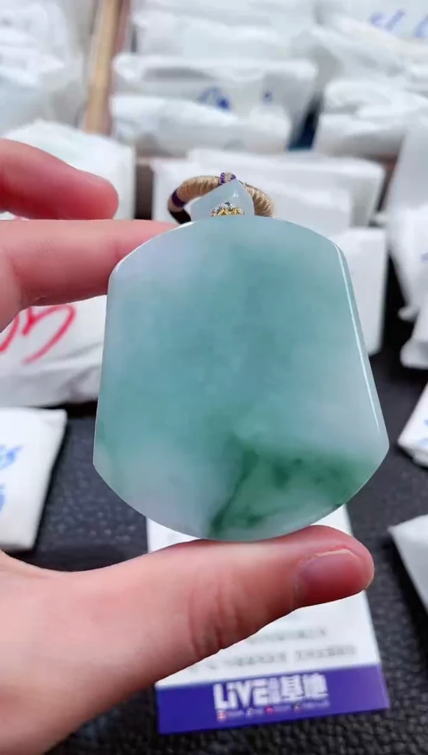 【闪购商品】翡翠颈饰未镶嵌00006007