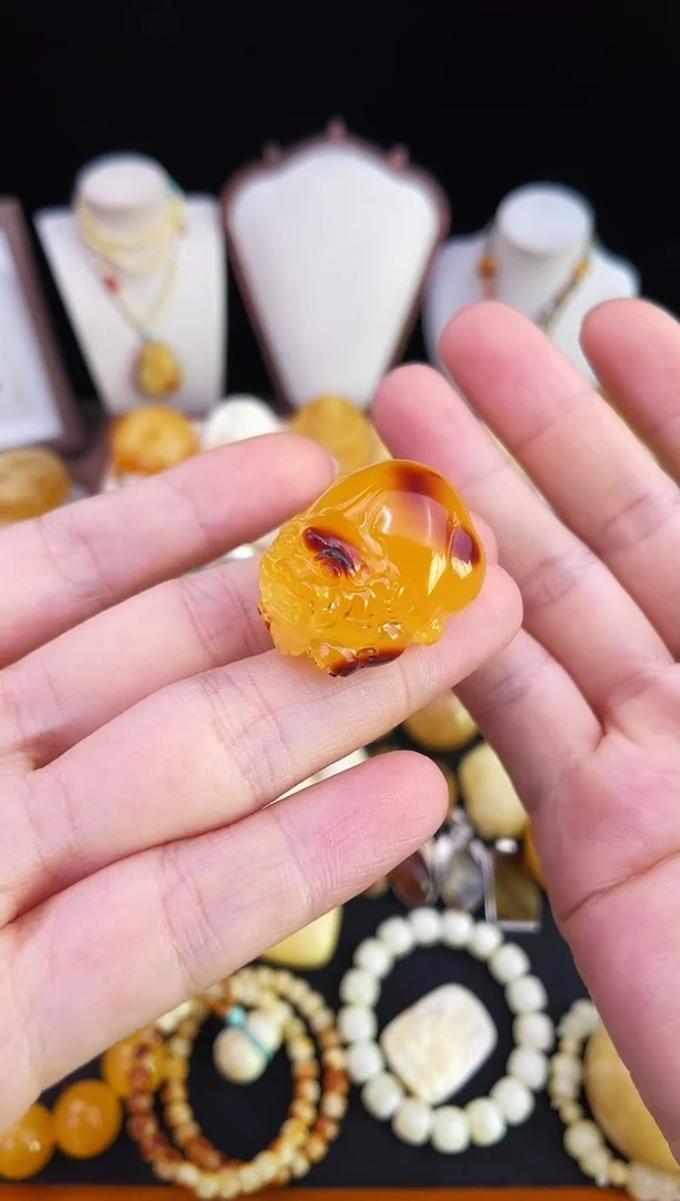 琥珀未镶嵌珠宝奇石柒月