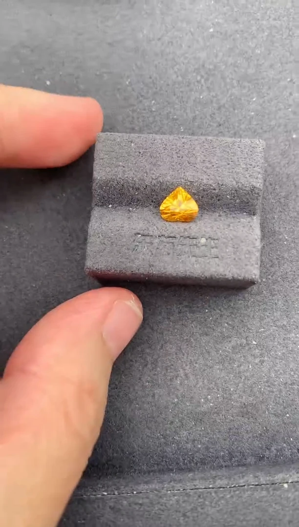 裸石彩色蓝宝石1.04ct黄蓝宝 定制 bc