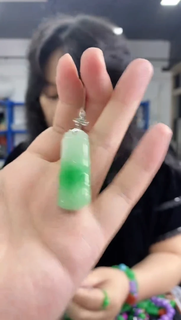 翡翠未镶嵌吊坠(不含链)多样性发其一颜色微差