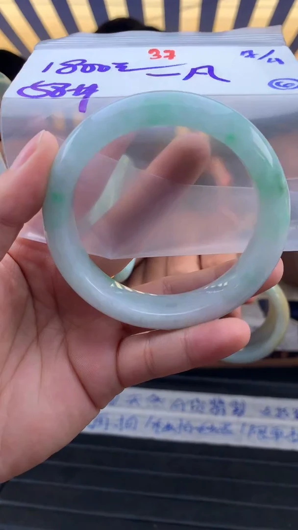定制翡翠未镶嵌一*?毛货需精细抛光拍一发一