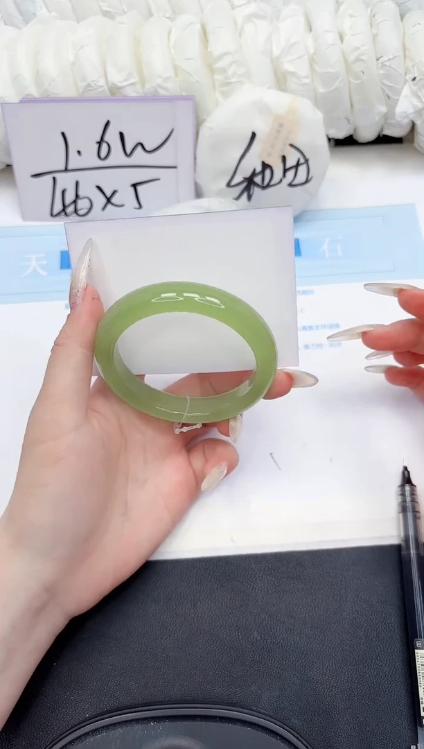 未镶嵌手镯石英质玉168-56