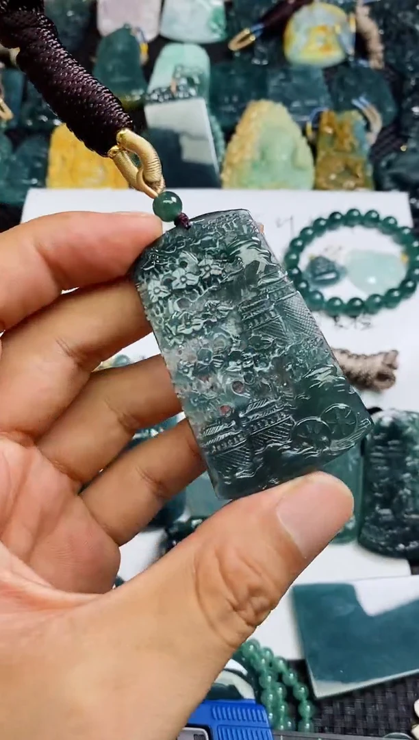 翡翠未镶嵌颈饰凯****）