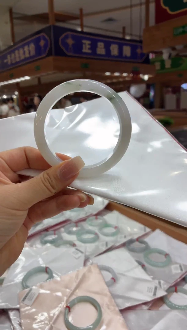 翡翠手镯未镶嵌手镯