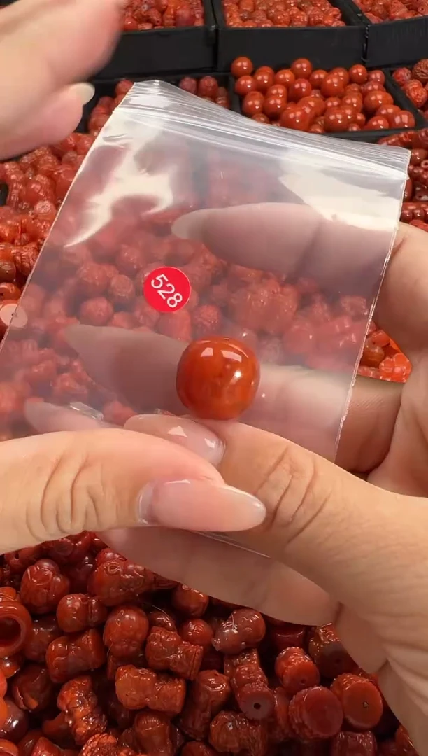 颈饰未镶嵌南红玛瑙1