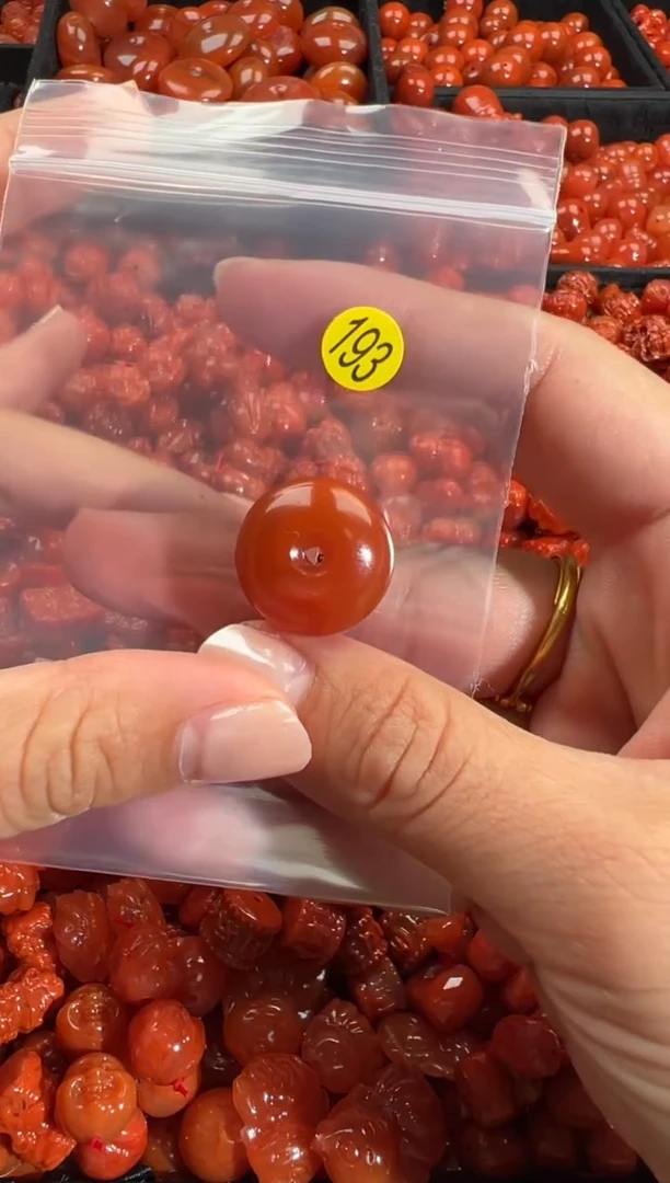 颈饰未镶嵌南红玛瑙1