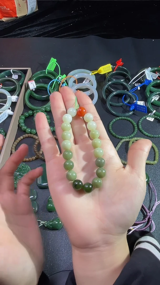 颈饰未镶嵌和田玉手串