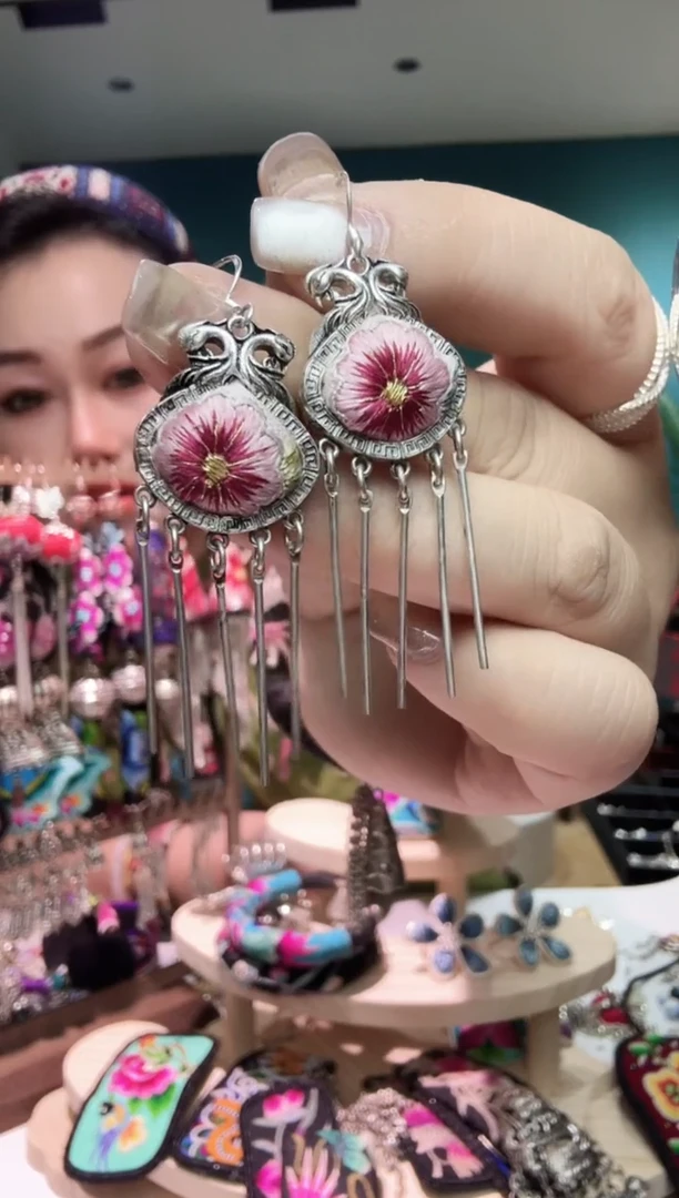 刺绣纯手工苗绣非遗耳环