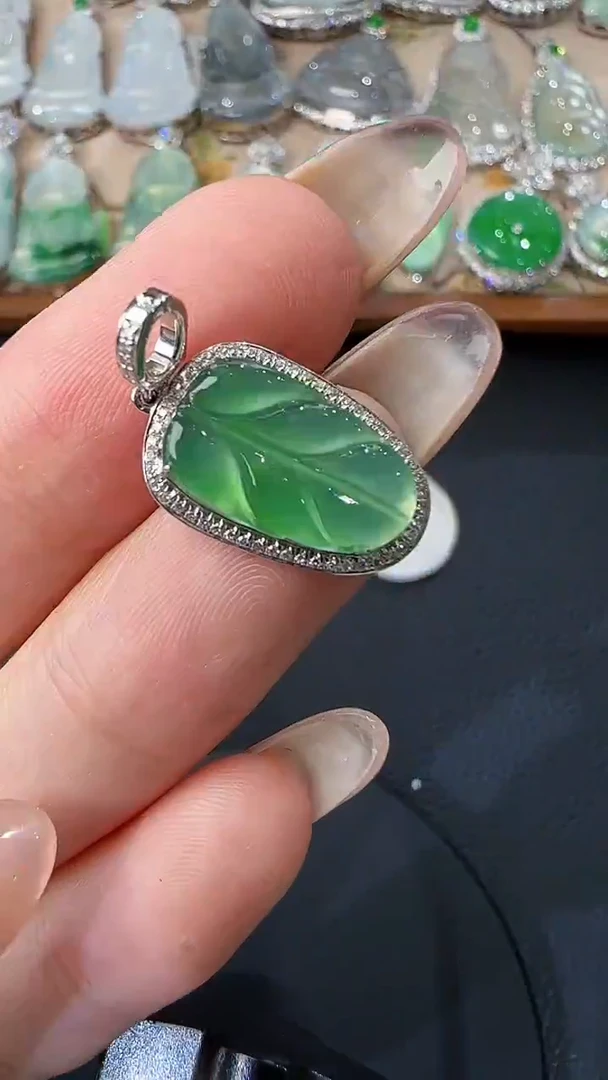 翡翠18K金镶嵌吊坠(不含链)6