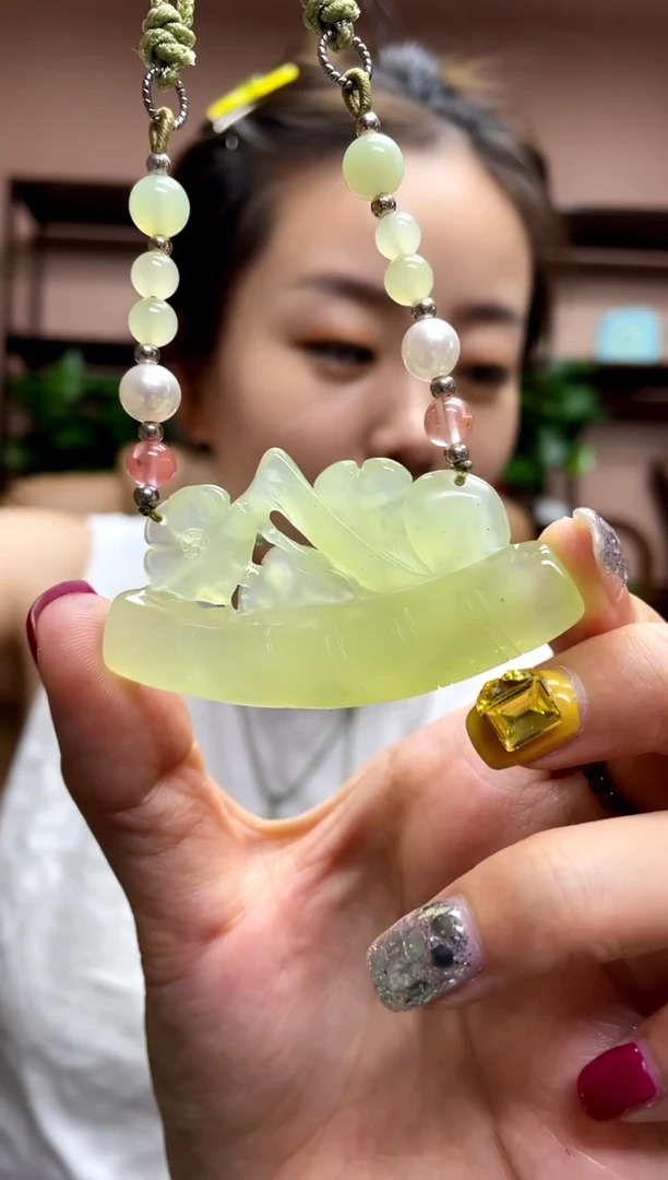 岫玉未镶嵌吊坠·