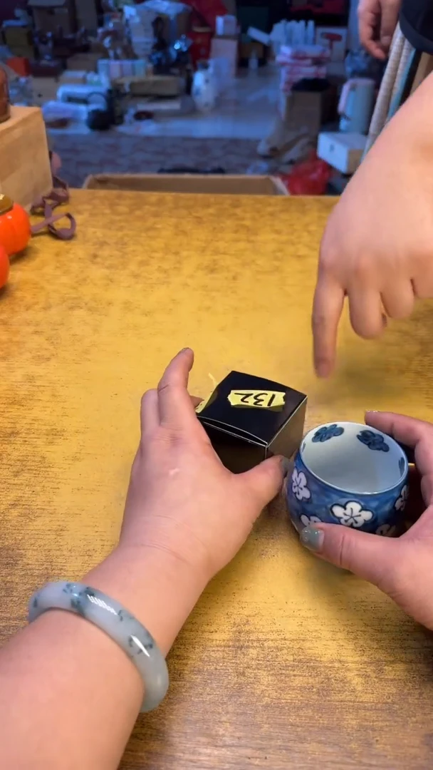 瓷器瓷器瓷器瑕疵132芭比粉霜碗