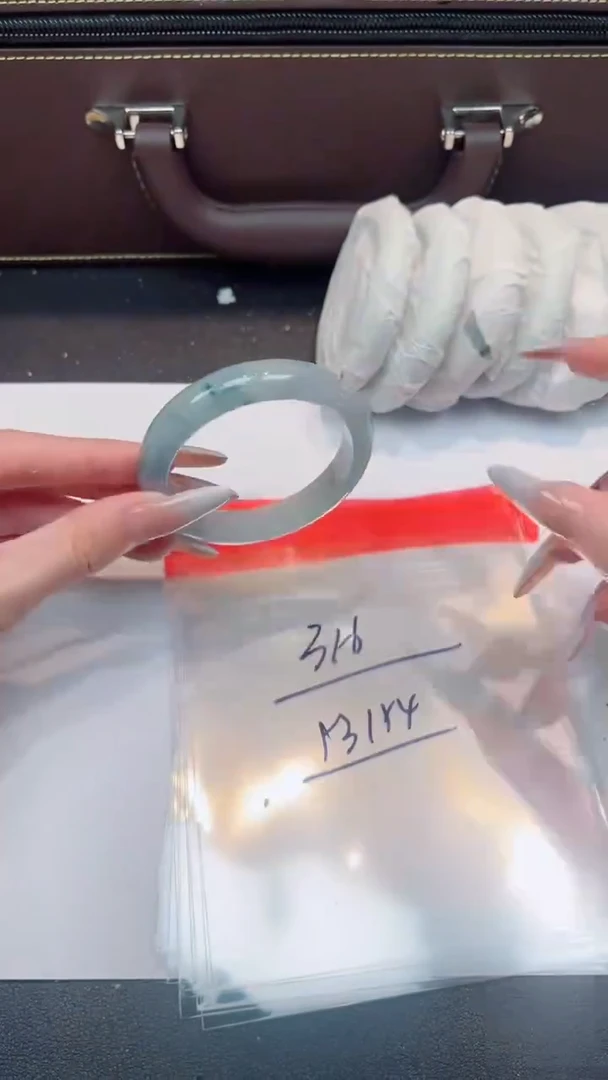 未镶嵌手镯翡翠翡翠手镯断码清默认有瑕NO退换介意勿拍316