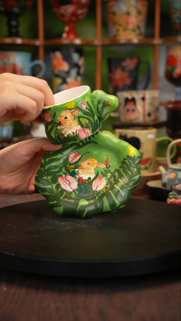 釉下手绘陶瓷杯子