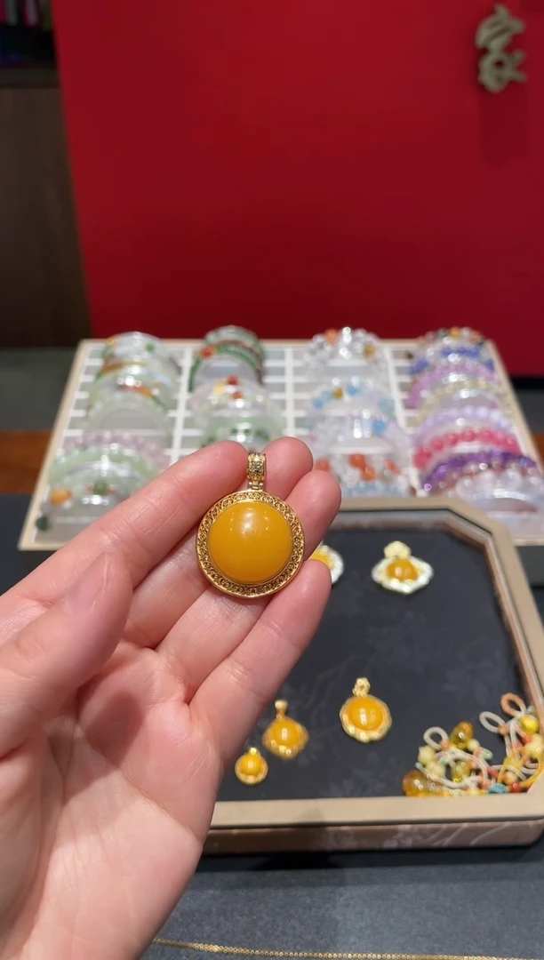 琥珀颈饰银S925镀金镶嵌蛋面吊坠