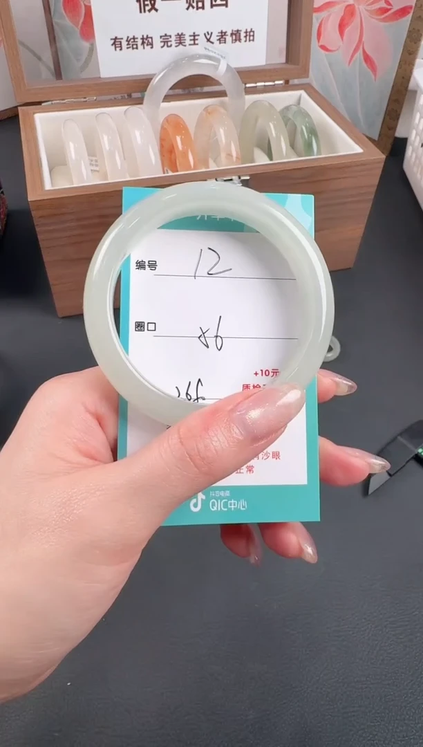 未镶嵌手镯石英质玉12