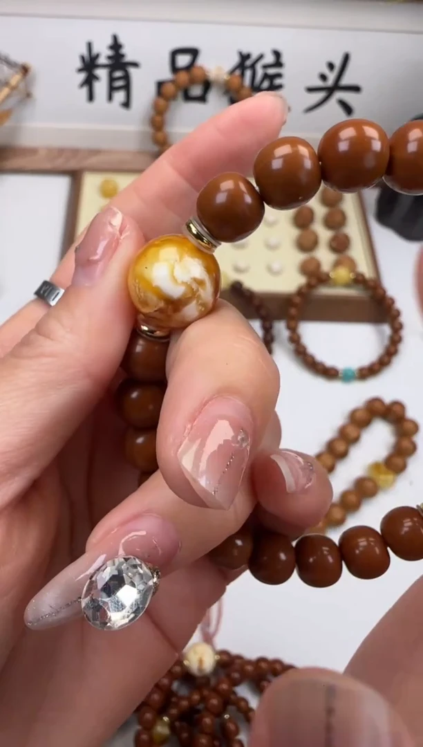 手串桃核奔****?9+老型加配饰