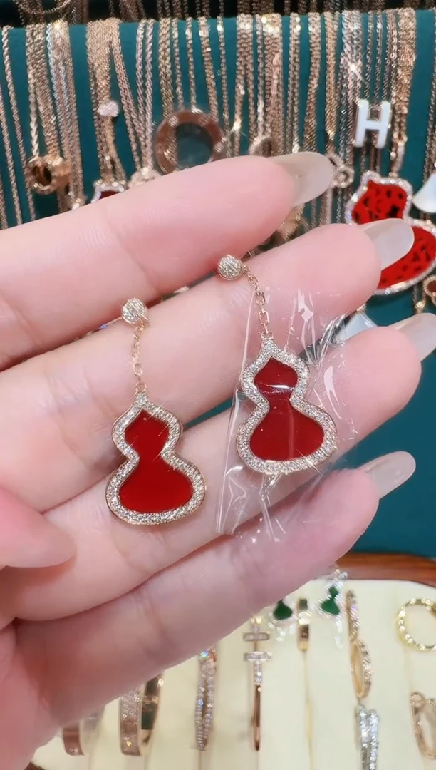 【闪购商品】钻石耳环18K金镶嵌耳环