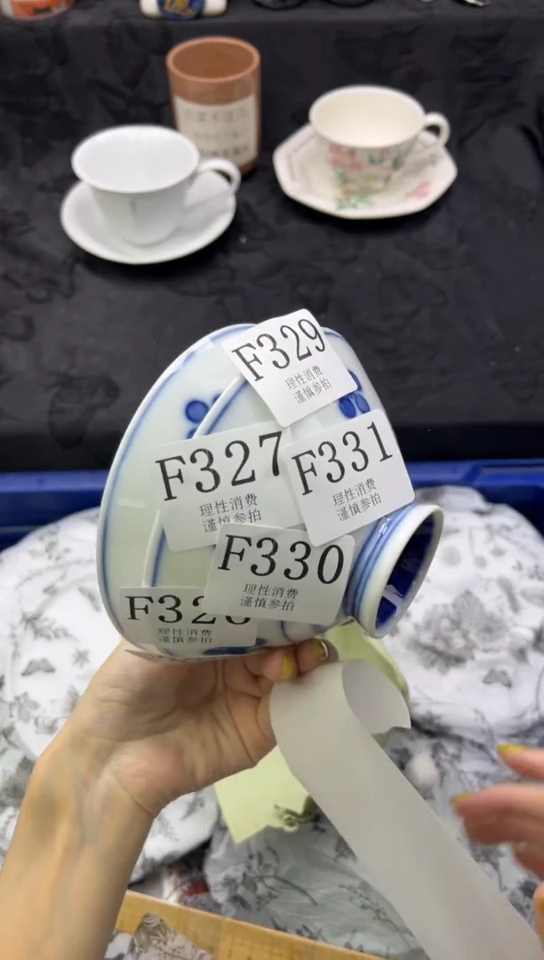 瓷片艾*妞       F331