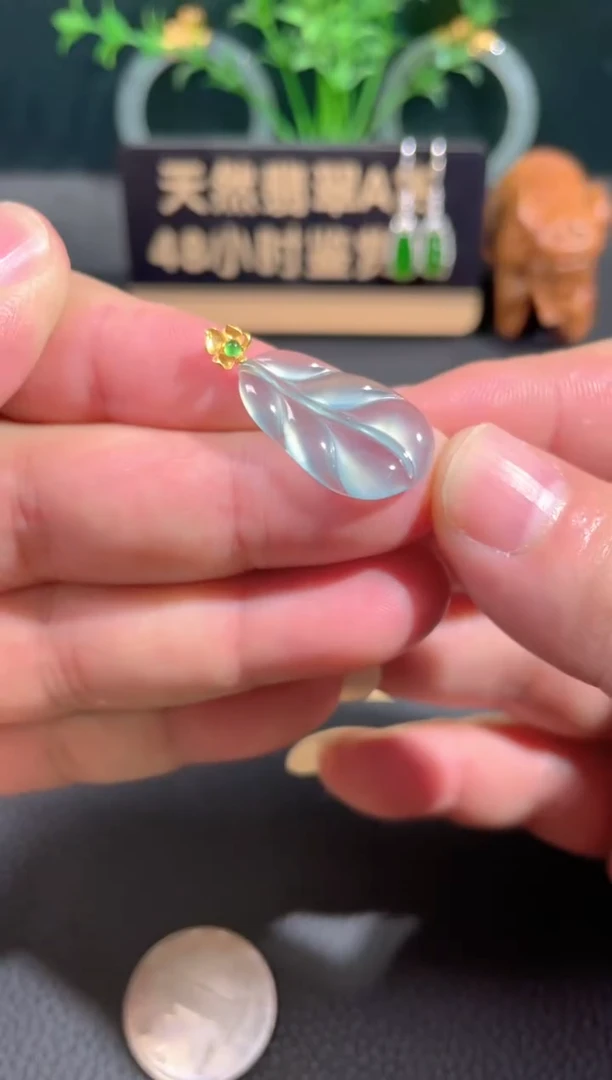 颈饰18K金镶嵌翡翠翡翠