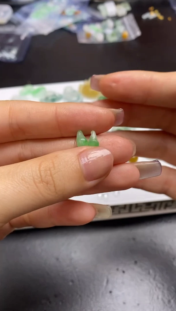 定制翡翠未镶嵌翡翠毛货~