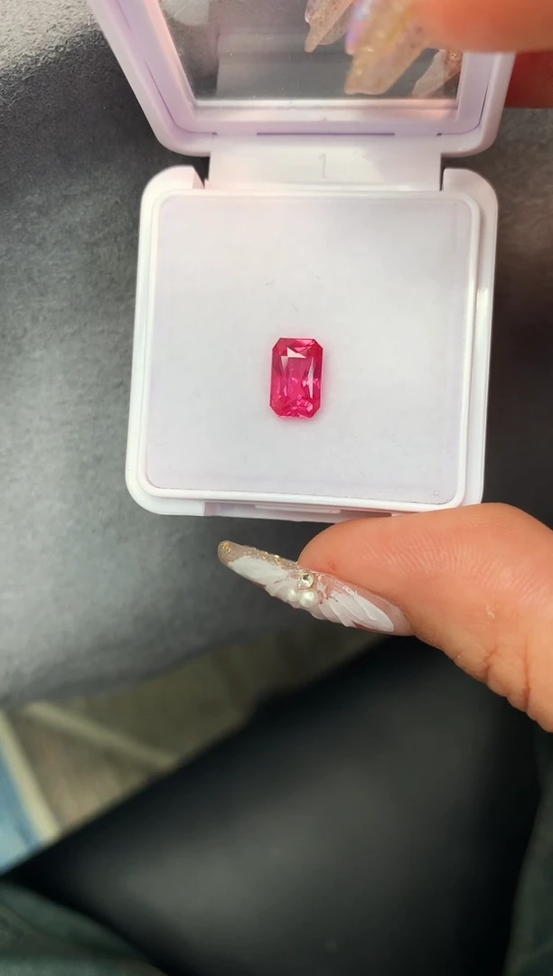 裸石未镶嵌尖晶石2.13克拉莲花马亨盖