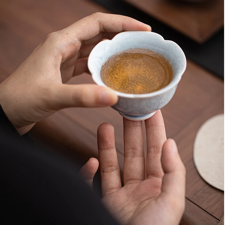 窑变陶瓷花瓣杯功夫茶具家用轻奢结晶釉女士茶杯主人杯菊瓣杯茶盏