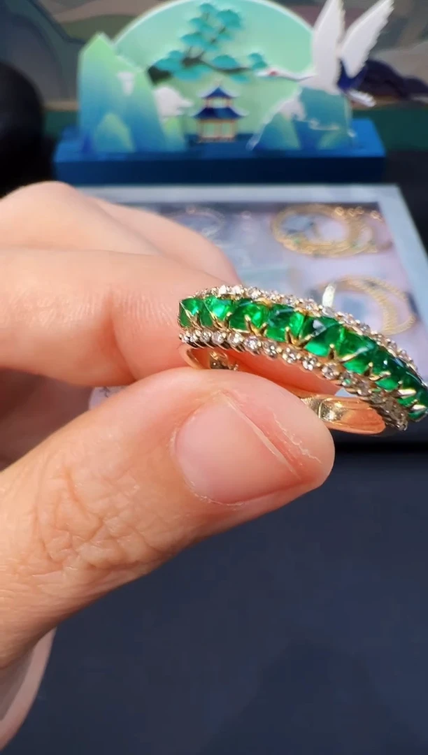 【闪购商品】祖母绿戒指18K金镶嵌戒指