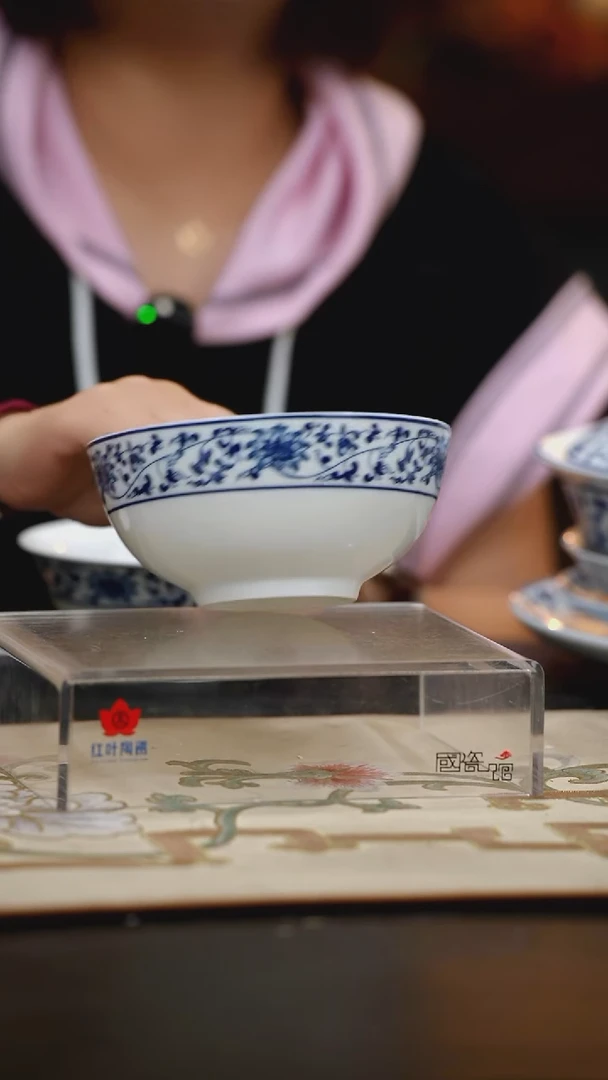 1个正价古韵缠枝6寸面碗