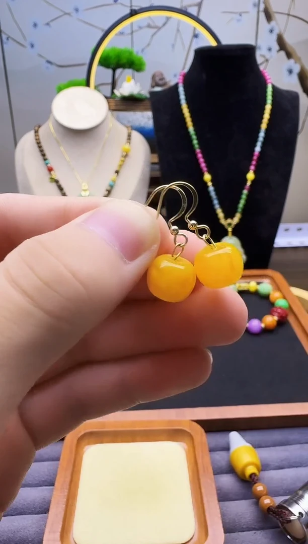 14K金镶嵌蜜蜡耳饰E1