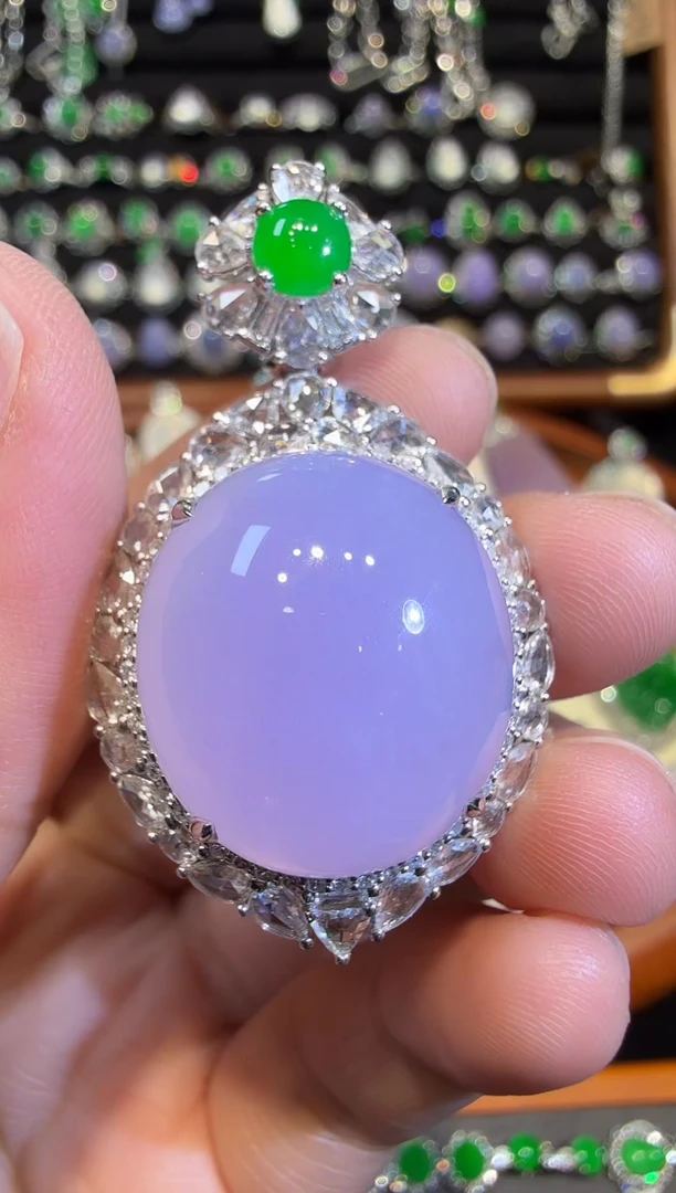 翡翠18K金镶嵌颈饰紫罗兰蛋面吊坠