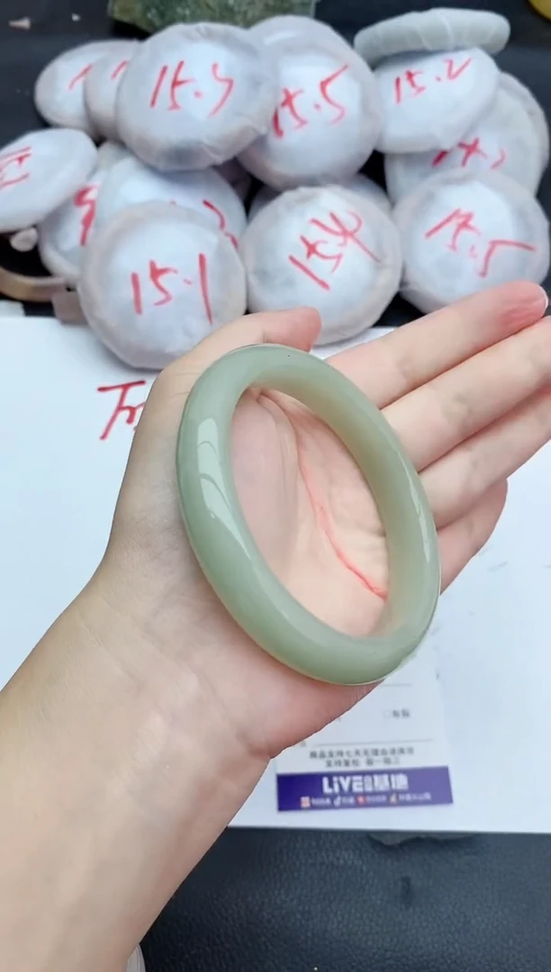 未镶嵌手镯石英质玉192+61/62