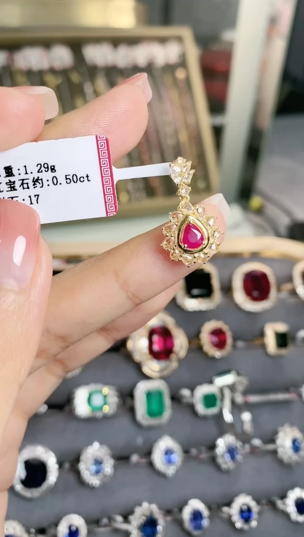 吊坠18K金镶嵌红宝石·