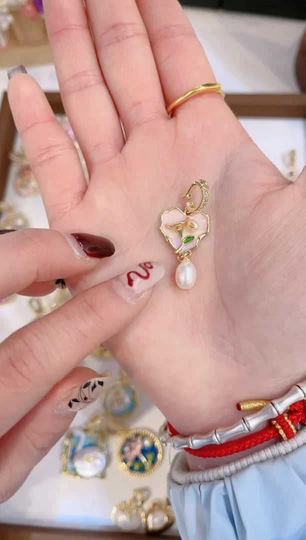 【闪购商品】淡水珍珠颈饰合金吊坠