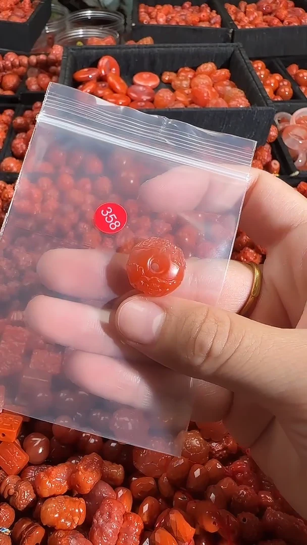 颈饰未镶嵌南红玛瑙1