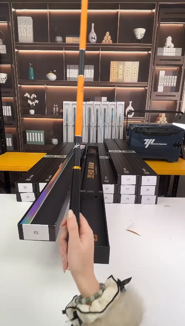 碳素1.8m以下19号鱼竿钓箱随机出