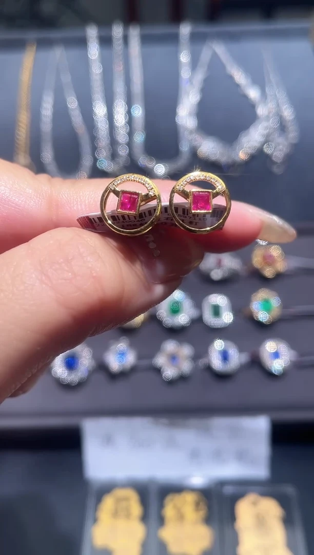 【闪购商品】红宝石耳饰18K金镶嵌红宝石耳饰