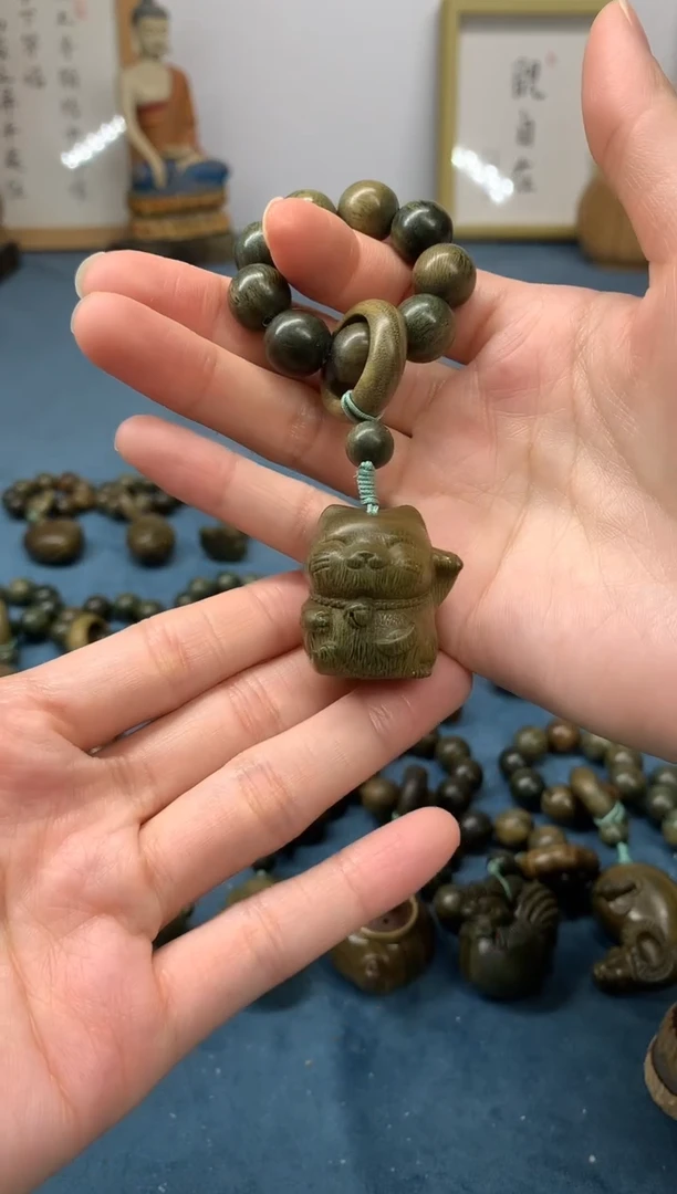 【闪购商品】维腊木（绿檀）把件招财猫 盘玩件