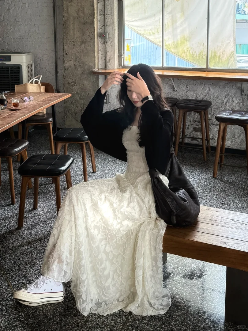 2025夏季新款韩系穿搭高级感黑色开衫搭配重工刺绣吊带裙两件套女