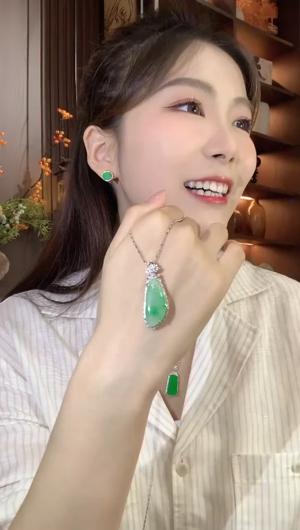 吊坠(不含链)18K金镶嵌翡翠A20翡翠
