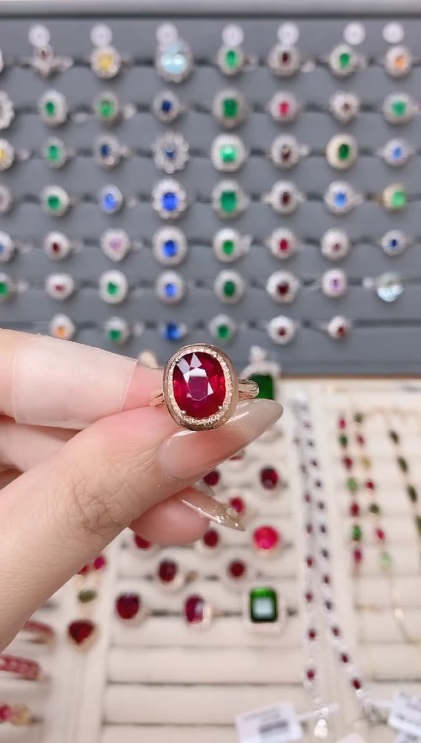 碧玺戒指18K金镶嵌碧玺.