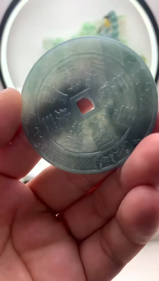 翡翠未镶嵌颈饰山鬼