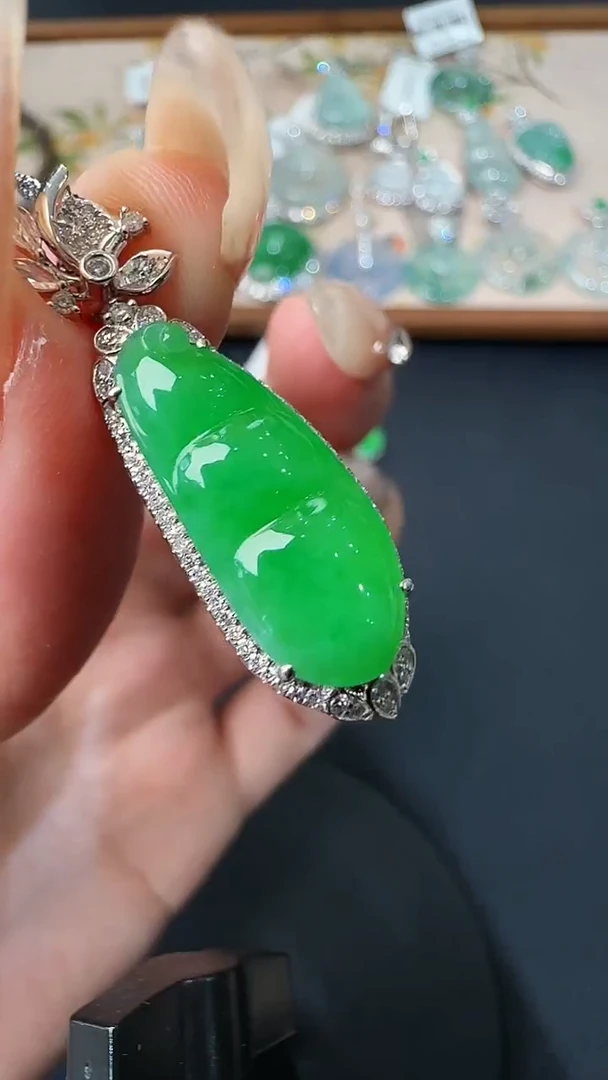 翡翠18K金镶嵌吊坠(不含链)13
