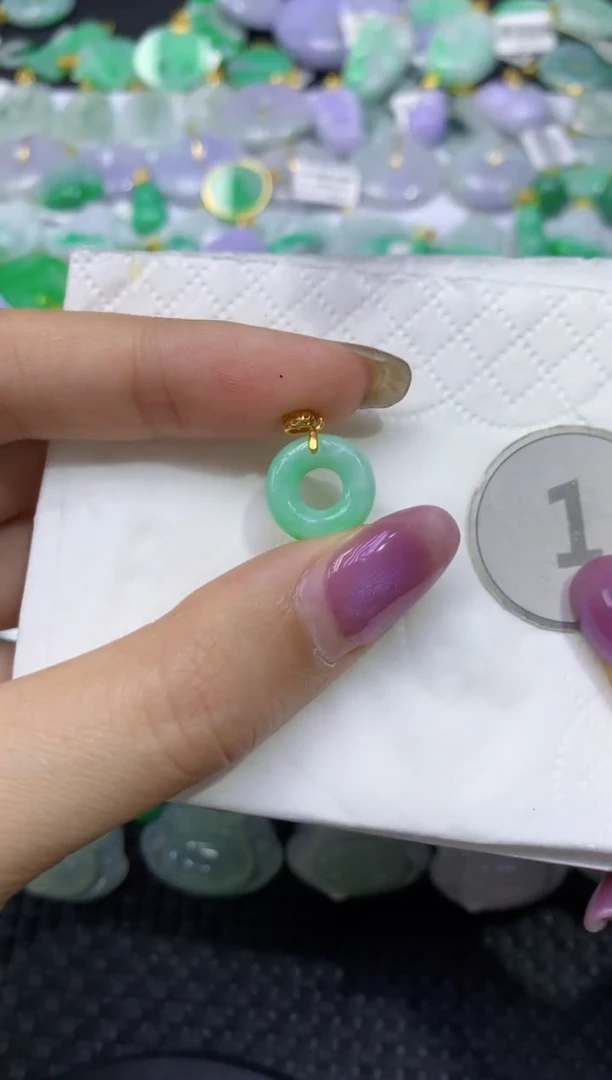 颈饰未镶嵌翡翠天然缅甸翡翠A货