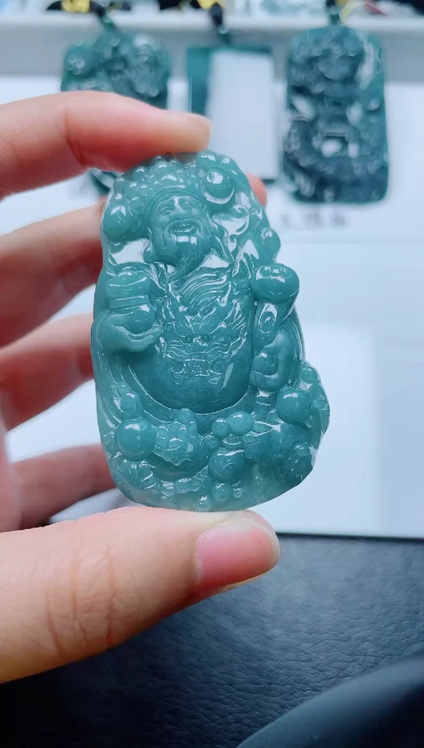 颈饰未镶嵌翡翠