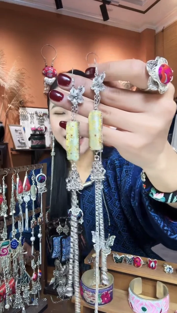 【闪购商品】刺绣纯手工民族风耳环