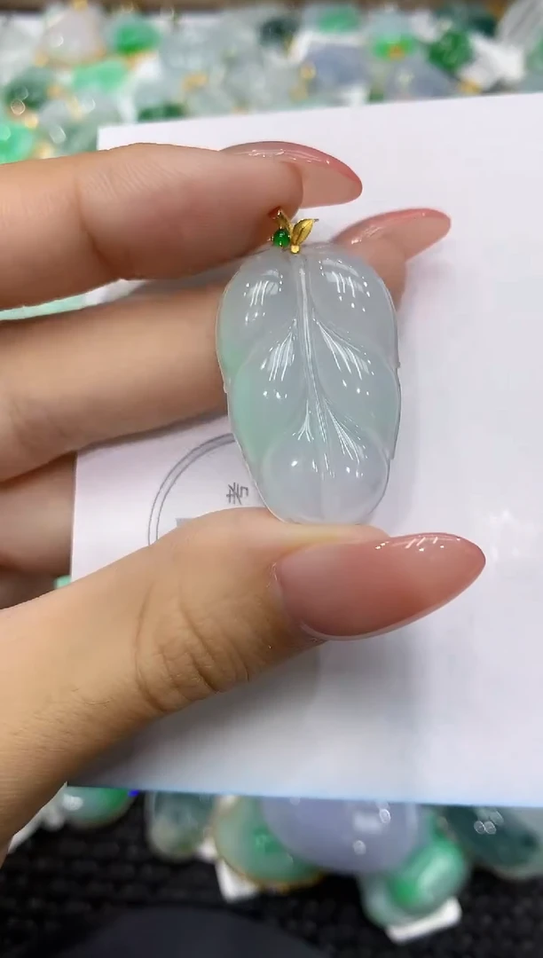 颈饰18K金镶嵌翡翠111111111111