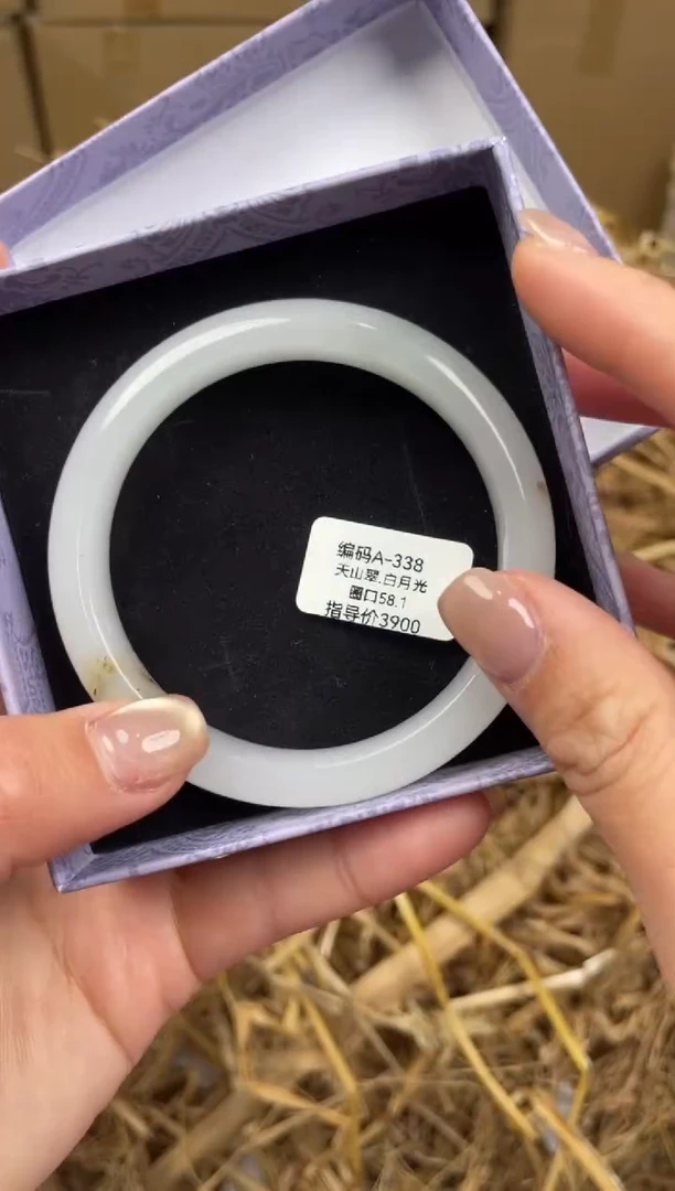 未镶嵌手镯石英质玉A338